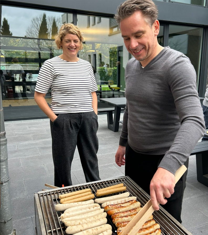 Team bps beim gemeinsamen Grillen